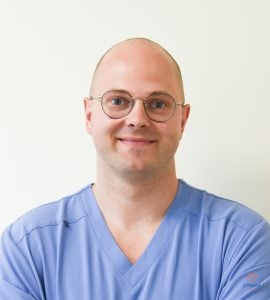 Akių ligų gydytojas mikrochirurgas Lukas Šemeklis, atliekantis kataraktos operacijas Vilniaus Liremos klinikoje